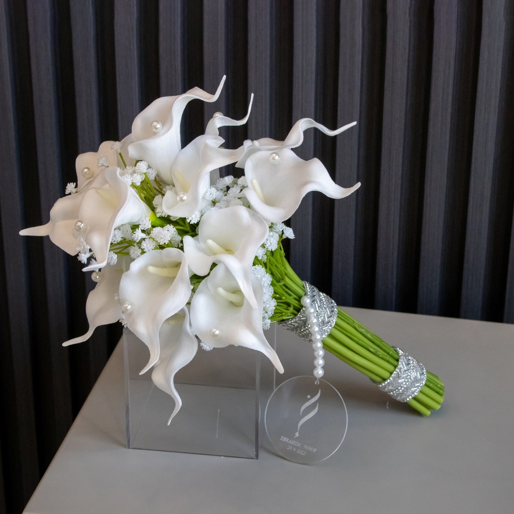  كالا وجيبسوفيلا بيضاء فاخرة