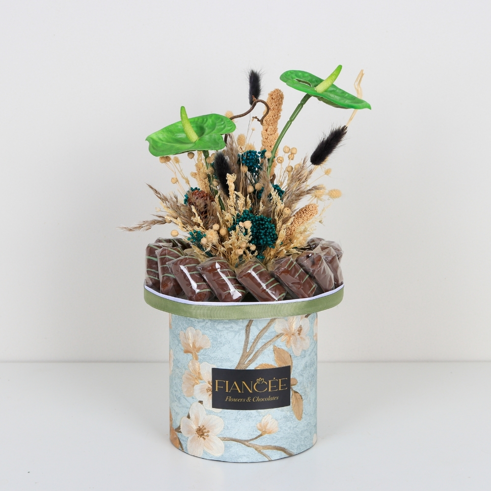 علبة شوكولاتة بلمسة الزهور 