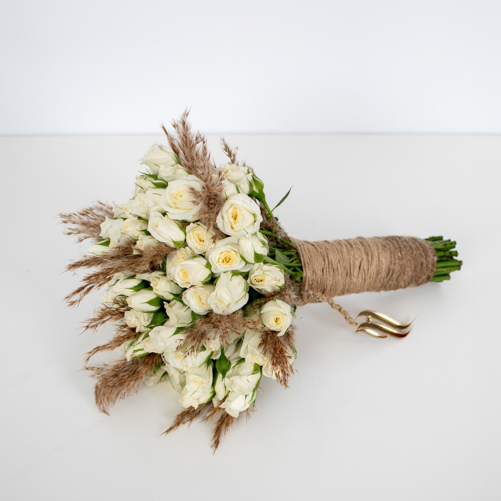  مسكة براعم جوري ريفية بيضاء