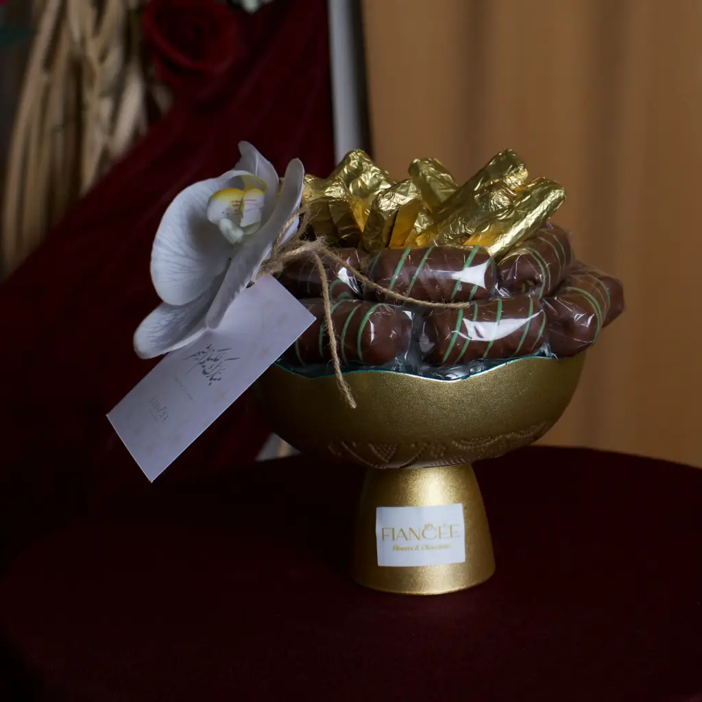 وعاء تركوازي ذهبي