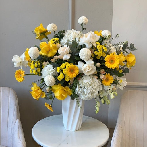 Sunny White Vase 