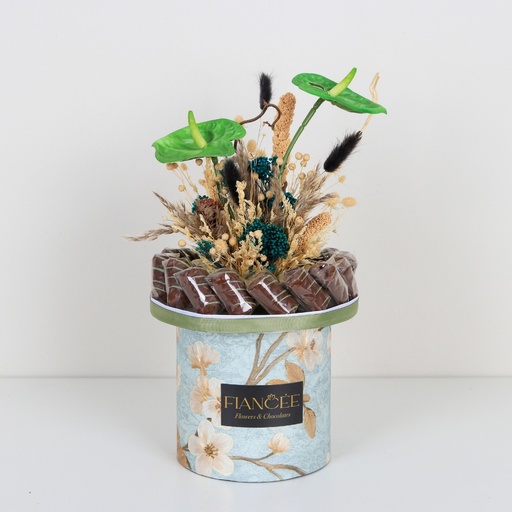 علبة شوكولاتة بلمسة الزهور 